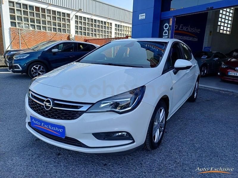 Usado Opel Astra Selective 110 CV (80 kW) 2019 Blanco Berlina