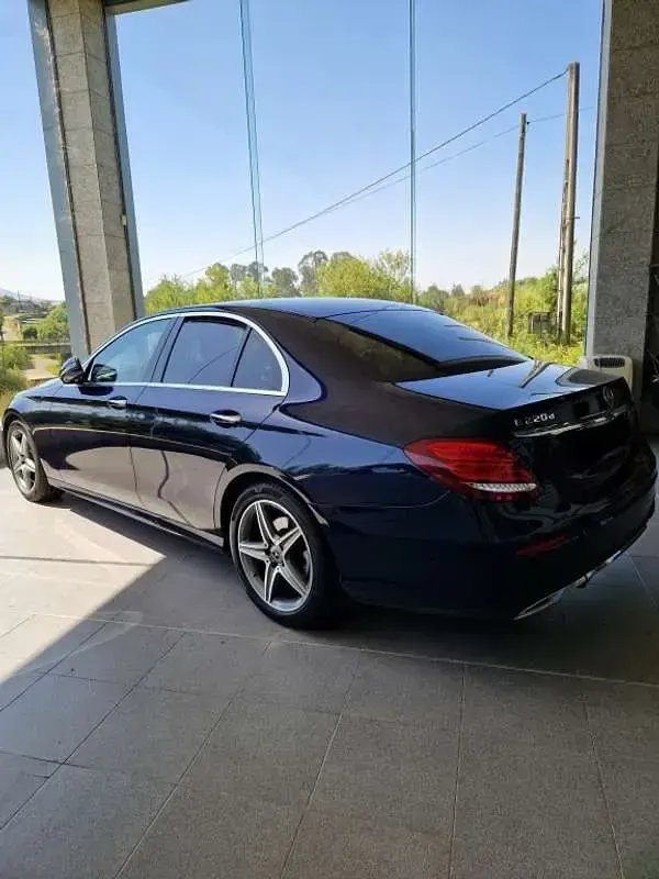 Usado Mercedes E220 194 CV (142 kW) 2019 Azul Berlina