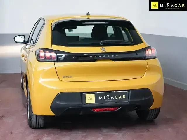 Usado Peugeot 208 Active 75 CV (55 kW) 2023 Amarillo Utilitario