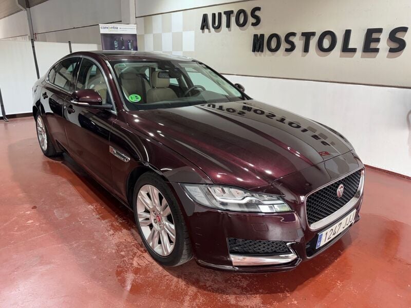 Marrón Usado 2015 Jaguar XF Portfolio Berlina | 9995 € (Precio justo) - Imagen 1/4