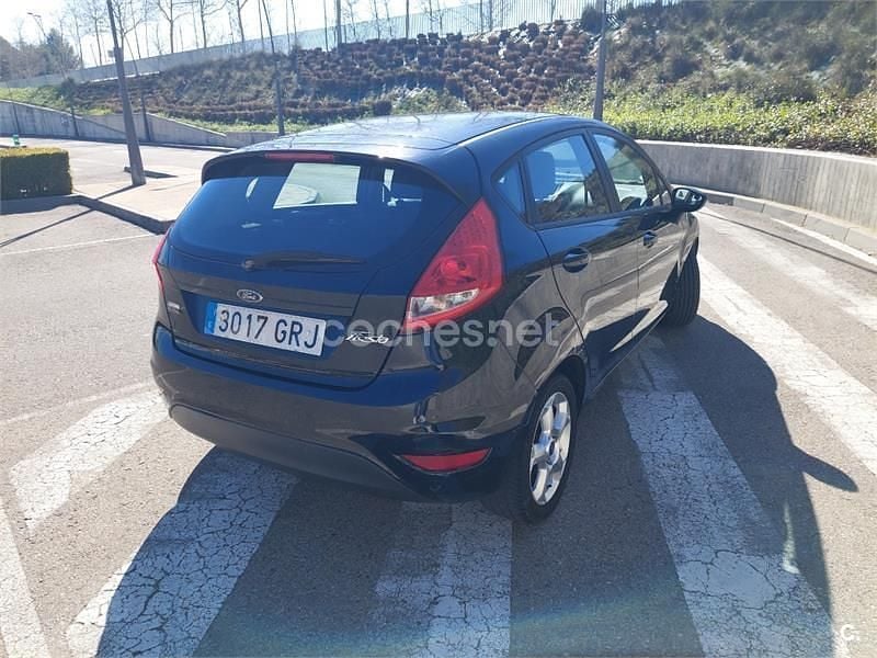 Usado Ford Fiesta Trend 90 CV (66 kW) 2009 Negro Utilitario