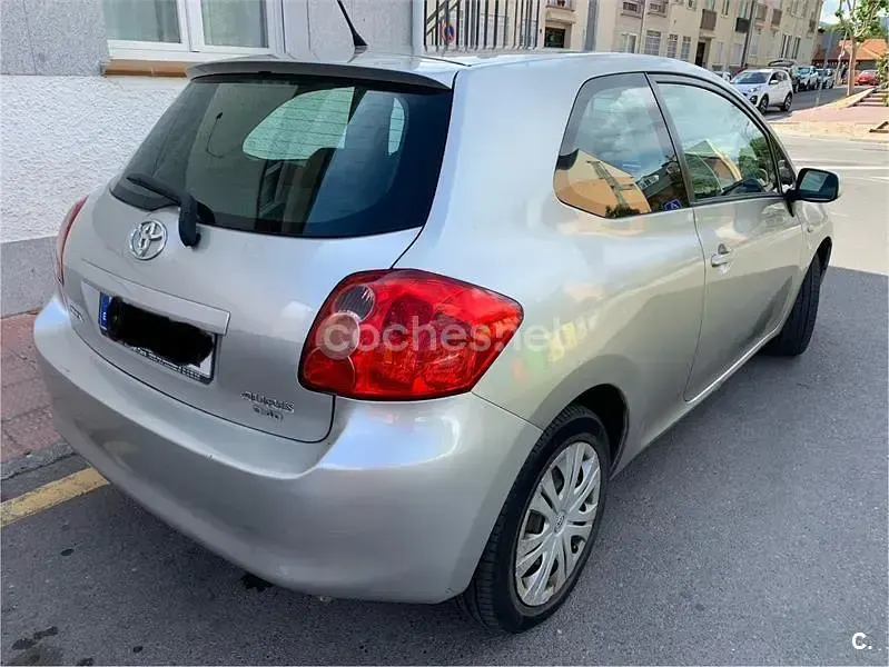 Usado Toyota Auris Luna 90 CV (66 kW) 2007 Gris / plata Utilitario