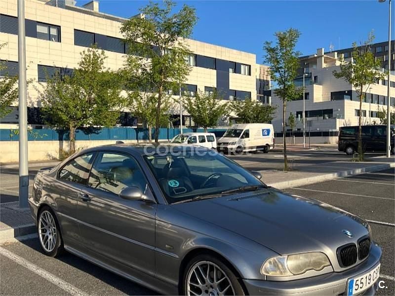 Gris / plata Usado 2004 BMW 330 Sport Line Coupe | 9500 € (Precio justo) - Imagen 1/4
