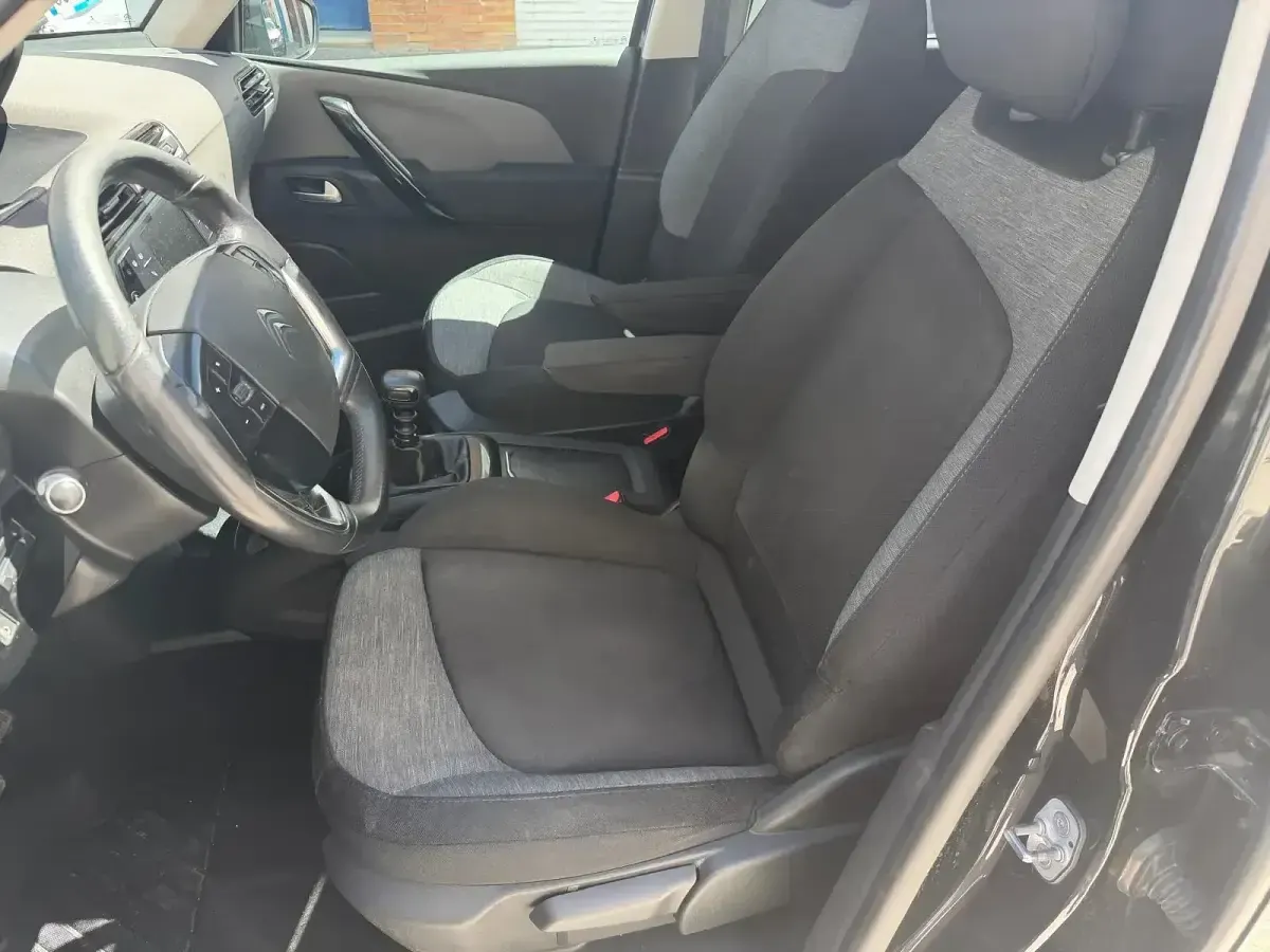 Usado Citroën Spacetourer Feel 115 CV (84 kW) 2017 Negro Monovolumen