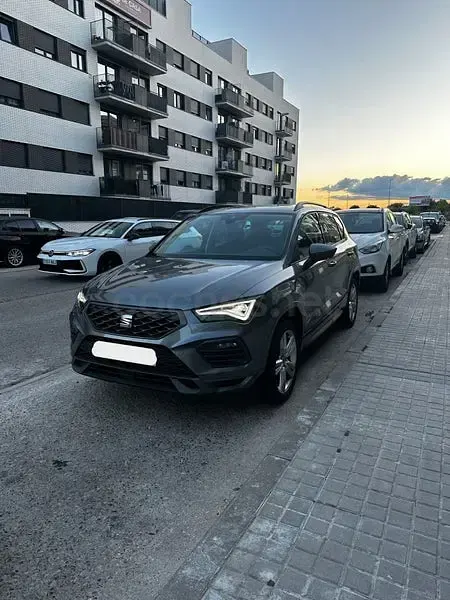 Usado Seat Ateca FR 150 CV (110 kW) 2025 Gris / plata SUV