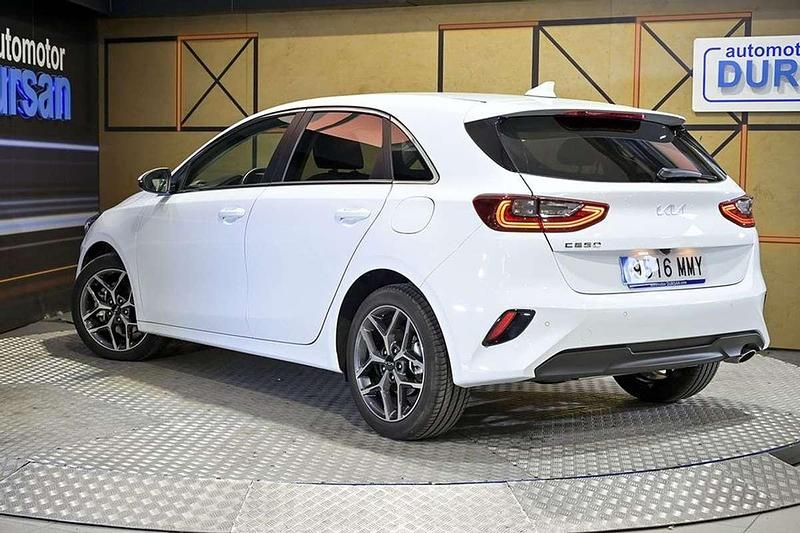 Usado Kia Ceed 101 CV (74 kW) 2024 Blanco Utilitario
