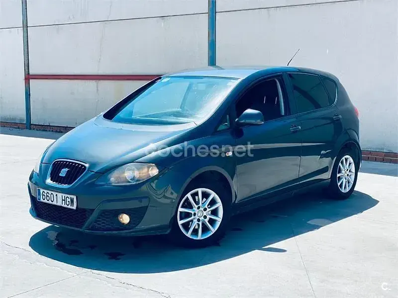 Usado Seat Altea Reference 105 CV (77 kW) 2011 Gris / plata Monovolumen