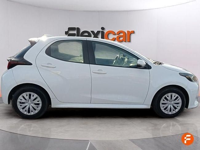 Usado Toyota Yaris Hybrid Active 116 CV (85 kW) 2021 Blanco