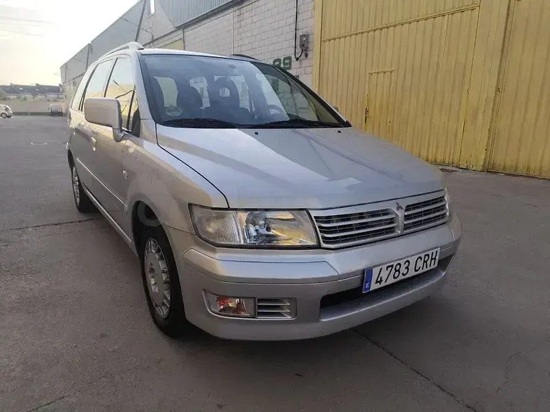 Usado Mitsubishi Space Wagon 150 CV (110 kW) 2004 Gris / plata Monovolumen