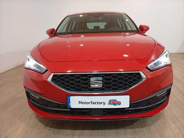 Usado Seat Leon Style 130 CV (95 kW) 2023 Rojo Berlina