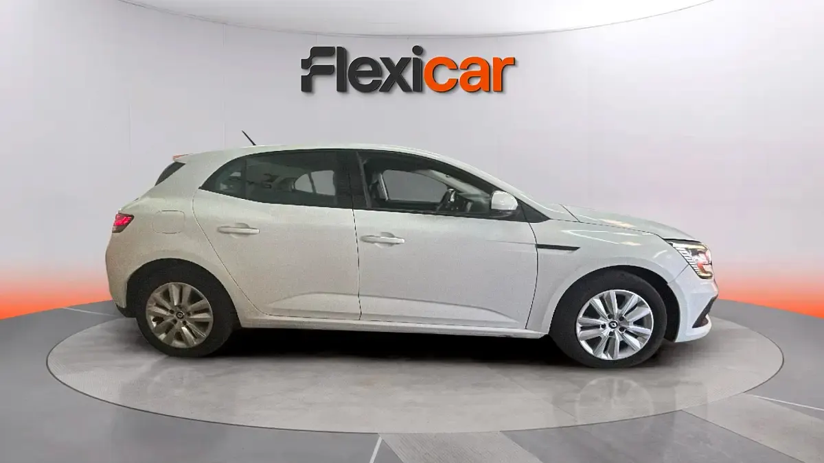 Usado Renault Mégane II Intens 116 CV (85 kW) 2022 Blanco Berlina