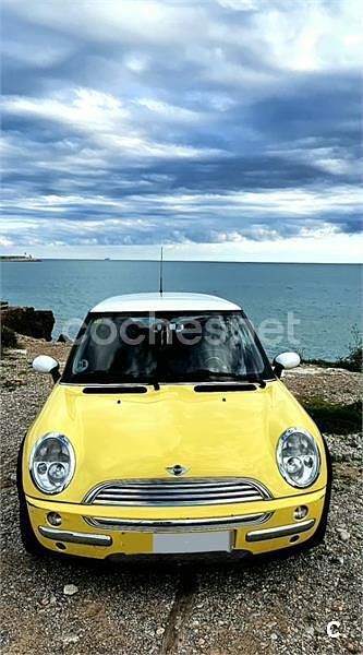 Usado Mini Cooper 115 CV (84 kW) 2002 Amarillo Utilitario