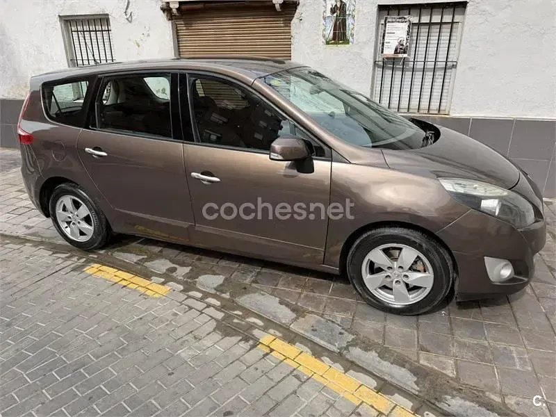 Usado Renault Scenic E-Tech Dynamique 130 CV (95 kW) 2010 Marrón Monovolumen