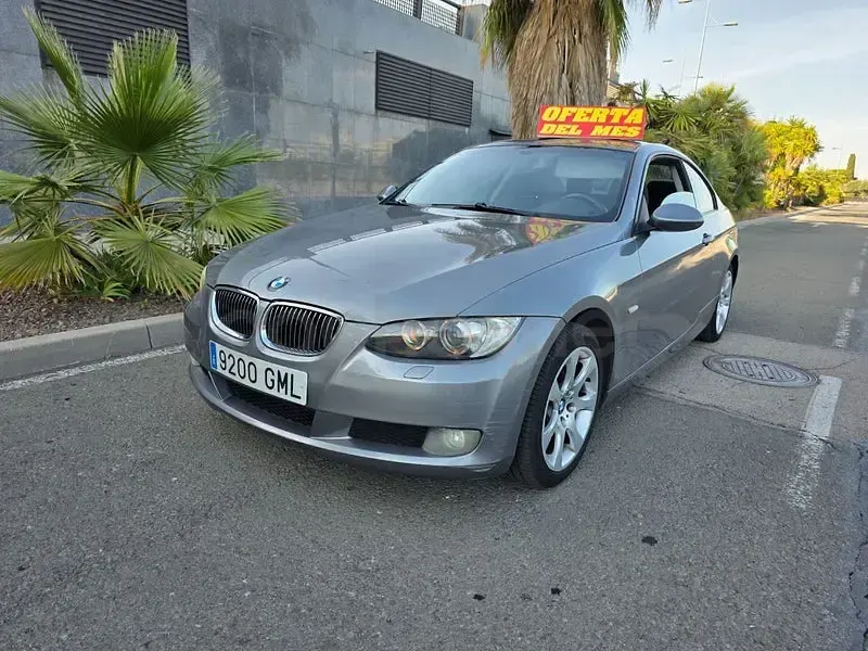 Usado BMW 320 177 CV (130 kW) 2009 Gris / plata Coupe
