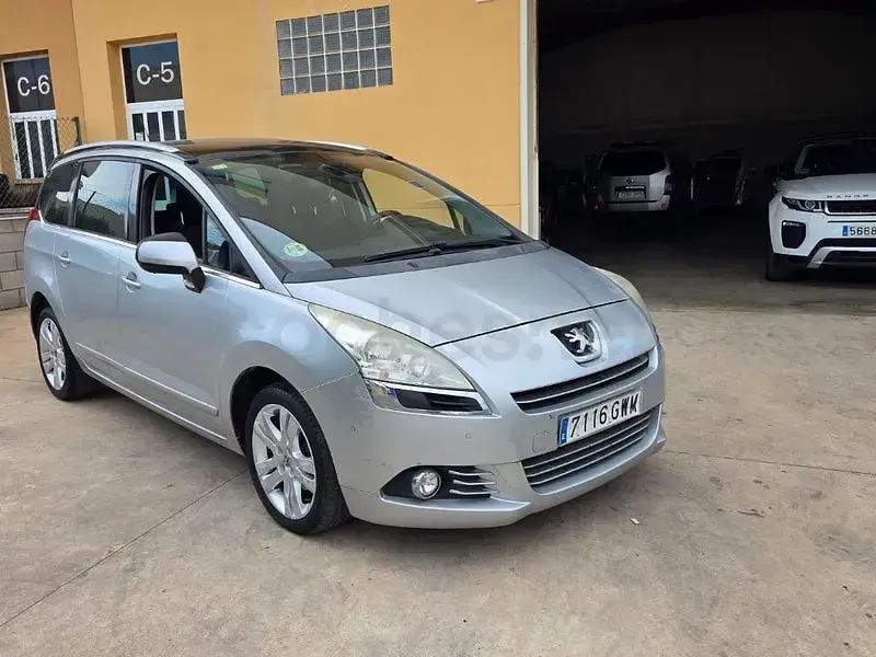 Usado Peugeot 5008 Sport 112 CV (82 kW) 2010 Azul Monovolumen