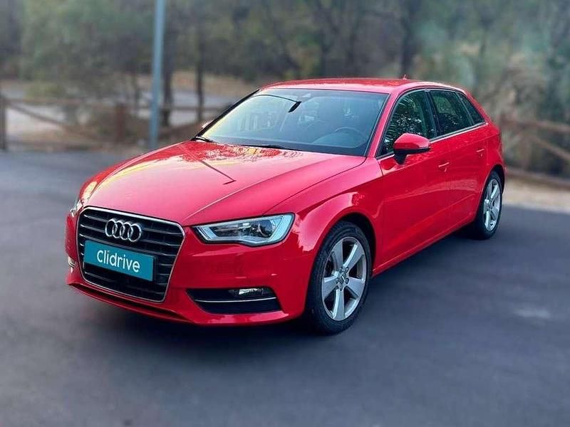 Usado Audi A3 Sportback Attraction 150 CV (110 kW) 2015 Rojo Utilitario