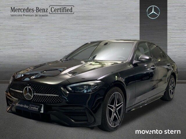 Negro obsidiana pintura metalizada Usado 2024 Mercedes C300e AMG line Berlina | 58.300 € (Un poco caro) - Imagen 1/4