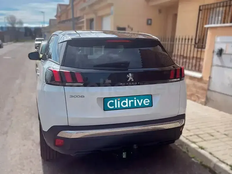 Usado Peugeot 3008 Allure 130 CV (95 kW) 2022 Blanco SUV