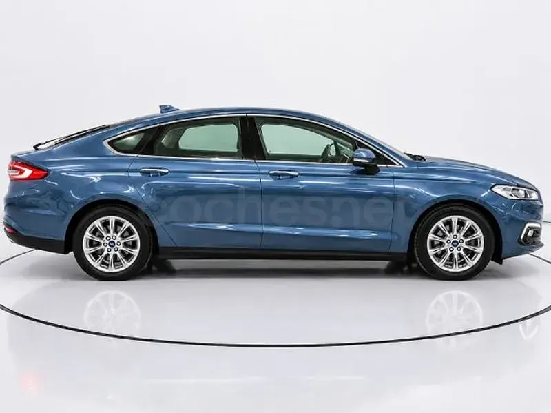 Usado Ford Mondeo Trend 120 CV (88 kW) 2021 Azul Berlina