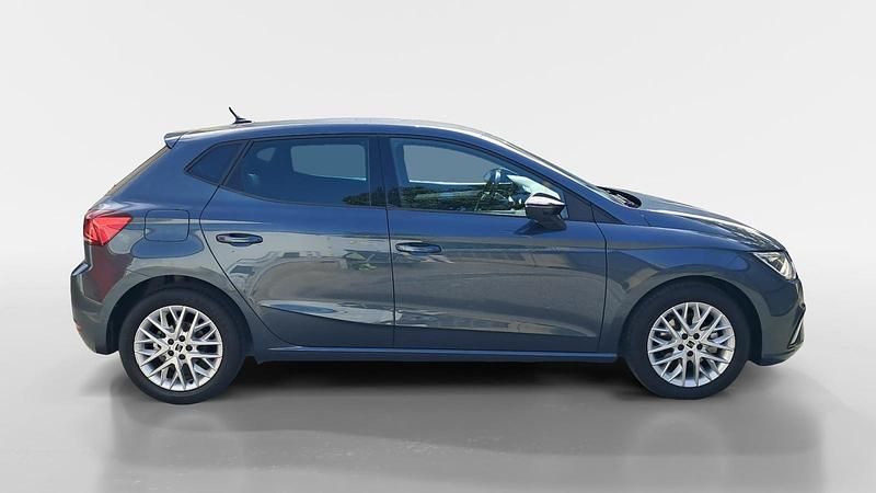 Usado Seat Ibiza FR 110 CV (80 kW) 2023 Gris / plata Utilitario