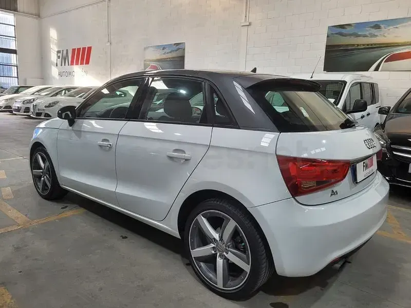 Usado Audi A1 Sportback Ambition 90 CV (66 kW) 2013 Blanco Utilitario