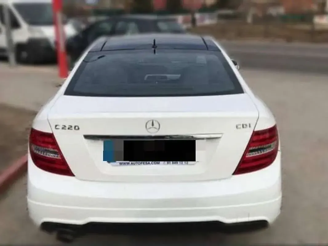 Usado Mercedes C220 170 CV (125 kW) 2015 Blanco Coupe