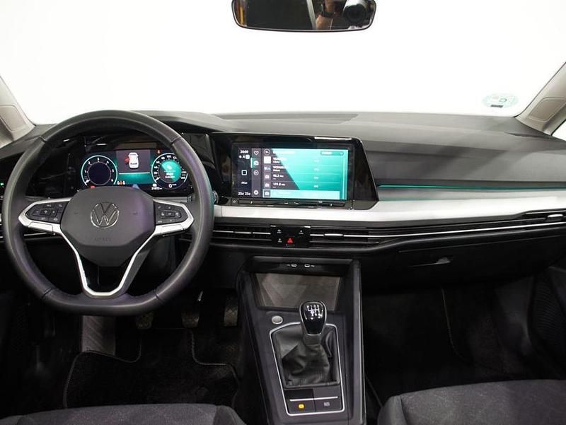 Usado VW Golf VIII Life 115 CV (84 kW) 2023 Azul atlántico (metalizado) Berlina