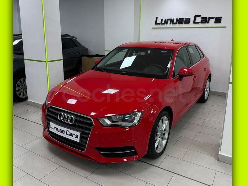 Usado Audi A3 Attraction 150 CV (110 kW) 2015 Rojo Berlina