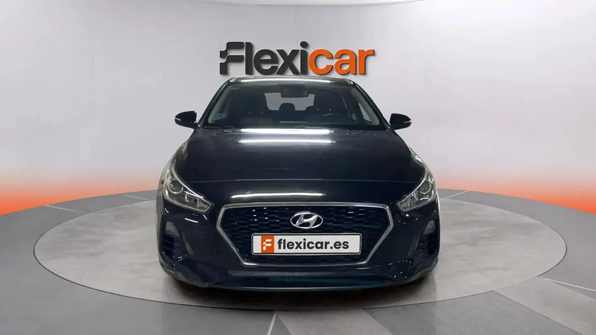 Usado Hyundai i30 GO! 95 CV (69 kW) 2017 Negro Berlina