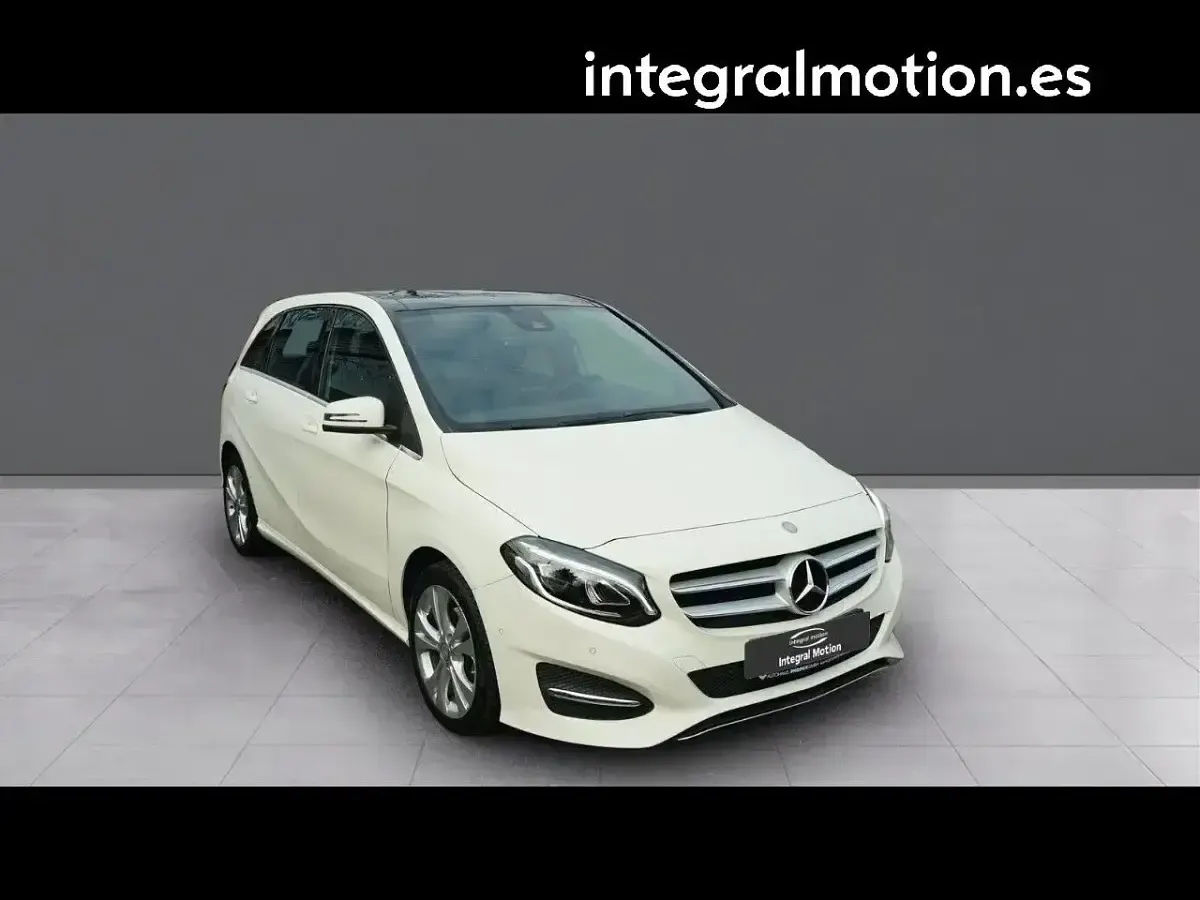 Usado Mercedes B200 Urban 136 CV (100 kW) 2017 Blanco Utilitario