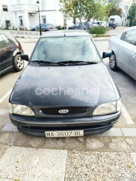 Usado Ford Escort 60 CV (44 kW) 1994 Negro Berlina