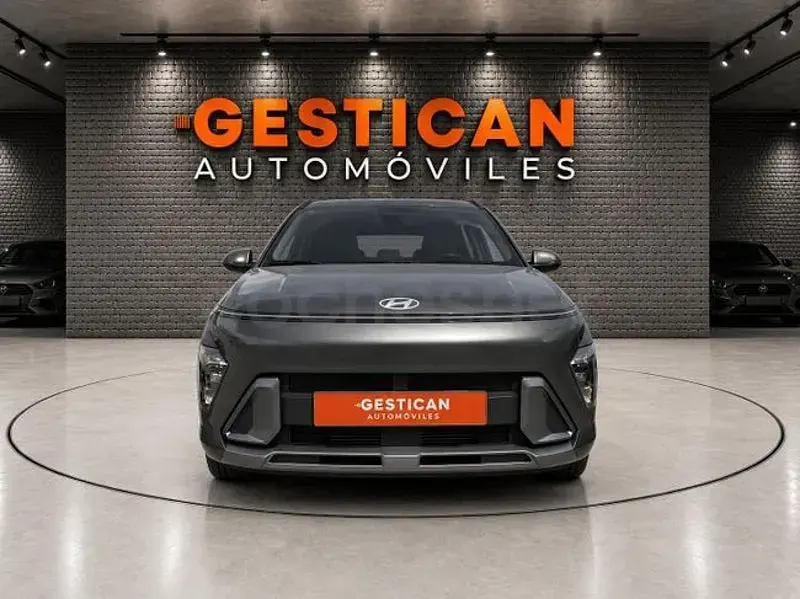 Usado Hyundai Kona 120 CV (88 kW) 2024 Gris / plata SUV