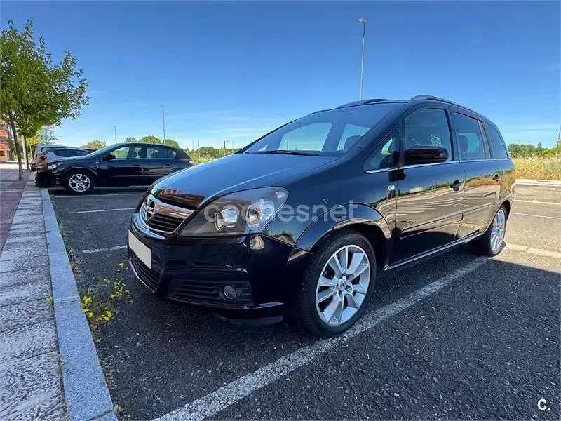 Usado Opel Zafira Cosmo 120 CV (88 kW) 2005 Negro Monovolumen