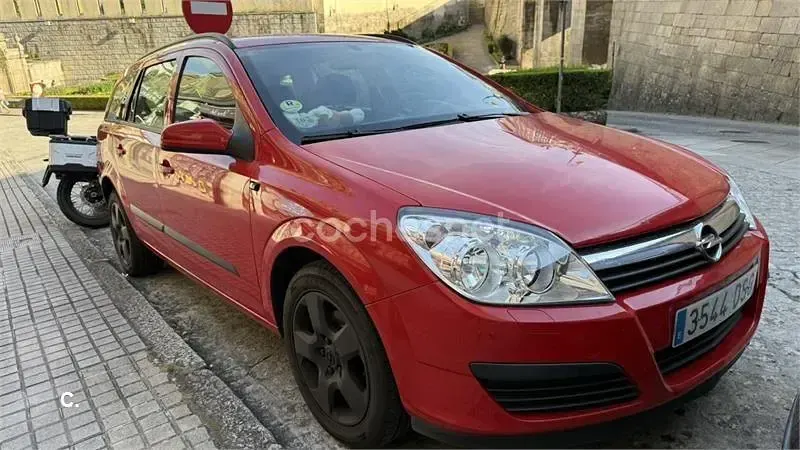 Usado Opel Astra Enjoy 100 CV (73 kW) 2005 Rojo Familiar