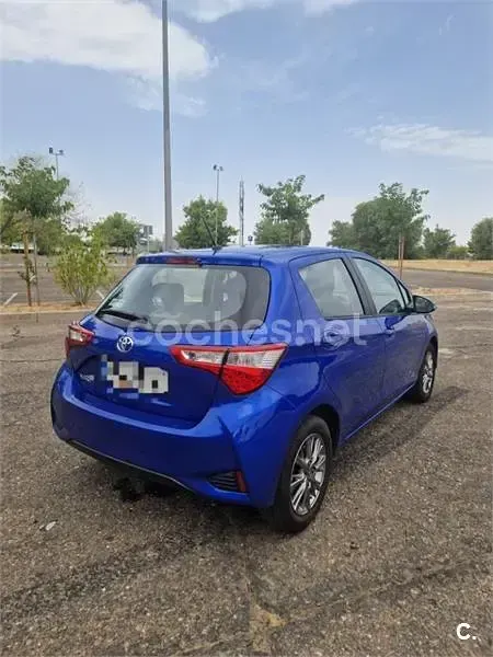 Usado Toyota Yaris Active 111 CV (81 kW) 2018 Azul Berlina