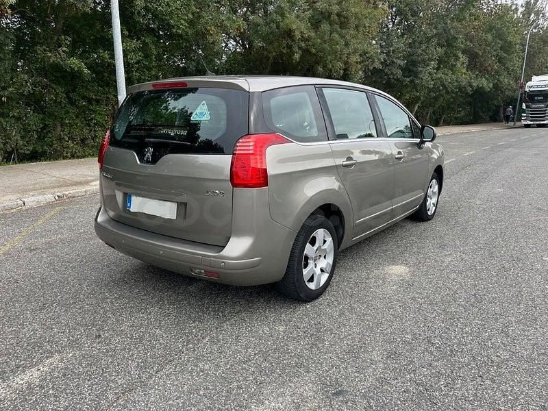Usado Peugeot 5008 Premium 110 CV (80 kW) 2010 Beige Monovolumen