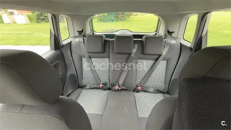 Usado Ford Fiesta Trend 80 CV (58 kW) 2004 Beige Utilitario