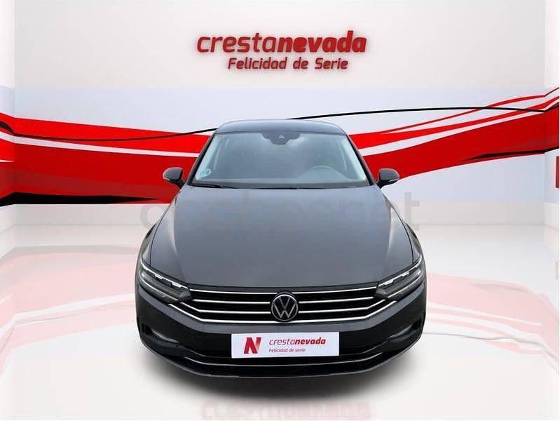Usado VW Passat Executive 150 CV (110 kW) 2021 Gris / plata Berlina