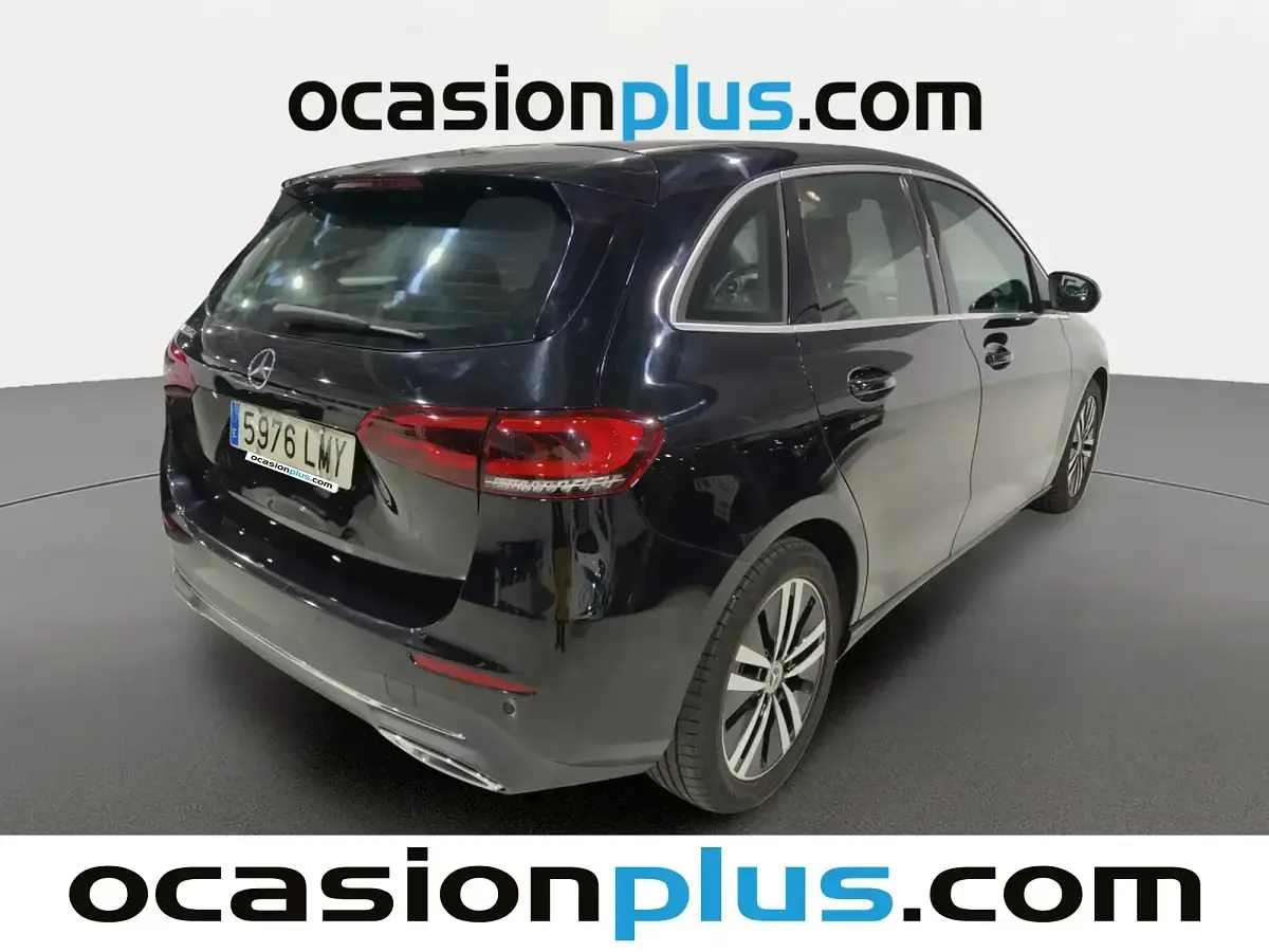 Usado Mercedes B180 116 CV (85 kW) 2021 Negro Utilitario