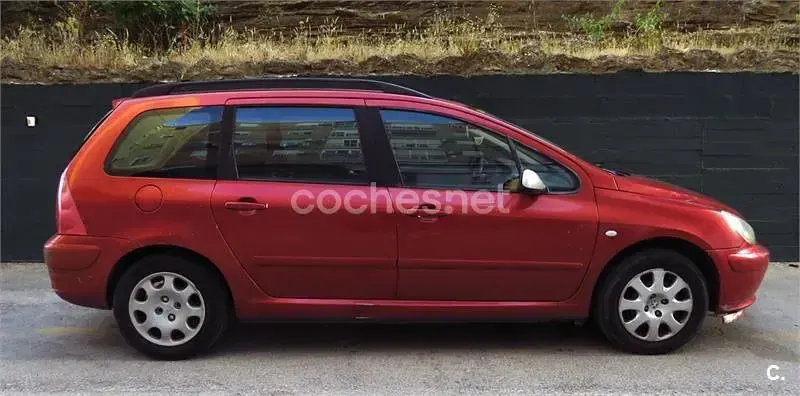 Usado Peugeot 307 90 CV (66 kW) 2005 Granate Familiar