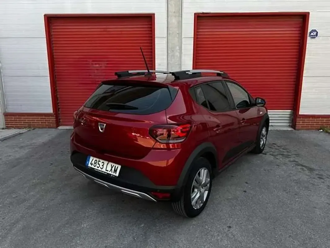 Usado Dacia Sandero Essentiel 101 CV (74 kW) 2022 Rojo Utilitario