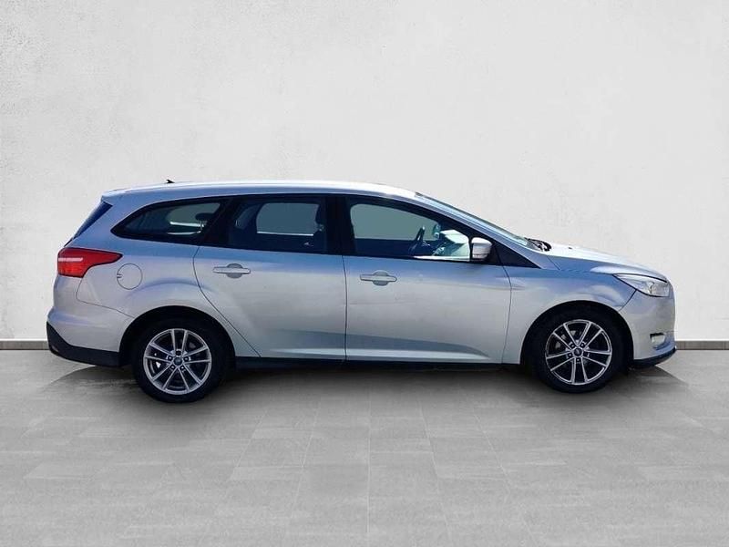 Usado Ford Focus Trend+ 125 CV (91 kW) 2016 Gris Familiar