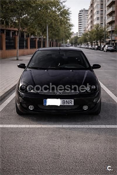 Usado Ford Focus Trend 115 CV (84 kW) 2001 Negro Berlina