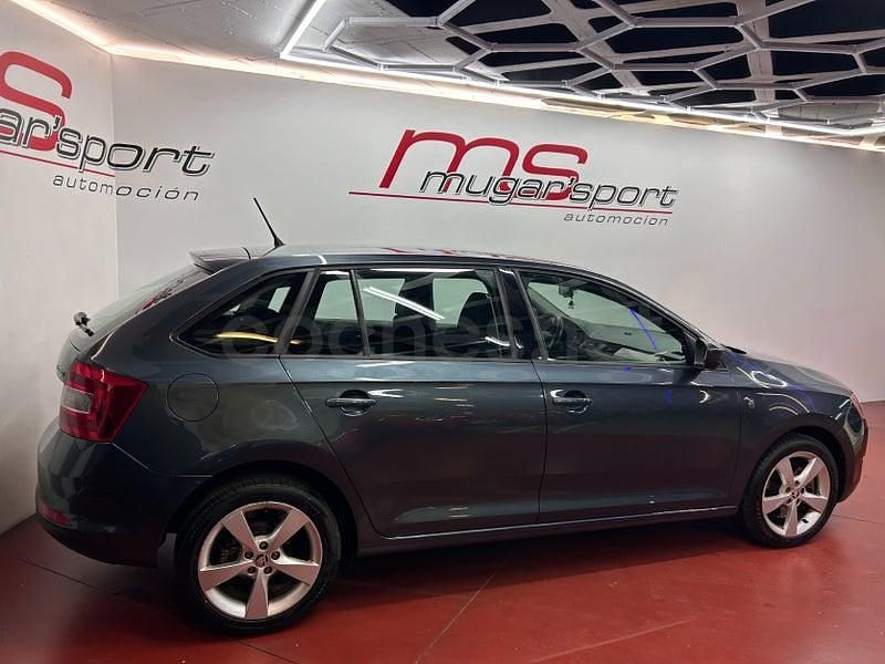 Usado Skoda Rapid Active 90 CV (66 kW) 2015 Negro Utilitario