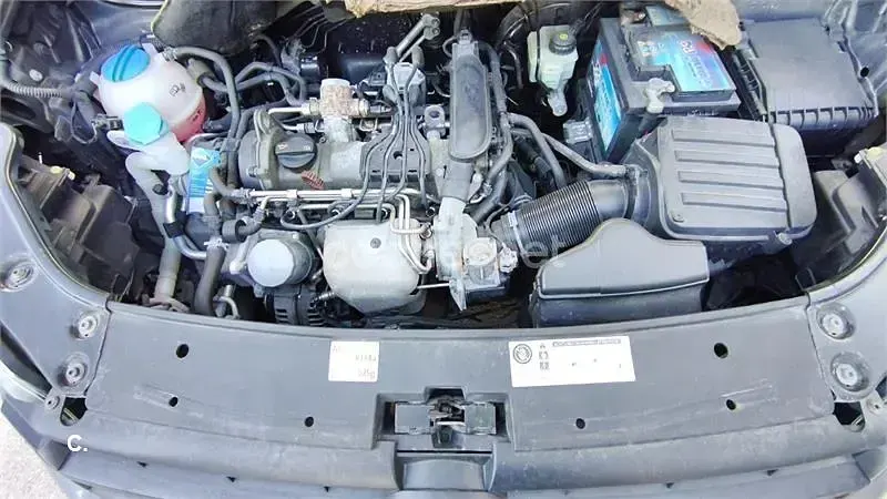 Usado VW Caddy Comfortline 105 CV (77 kW) 2012 Gris / plata Monovolumen