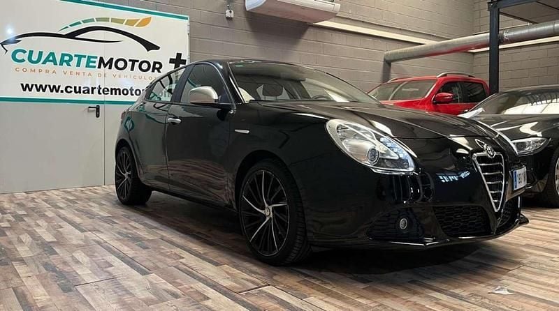 Negro Usado 2012 Alfa Romeo Giulietta Distinctive Utilitario | 7999 € (Precio justo) - Imagen 1/4