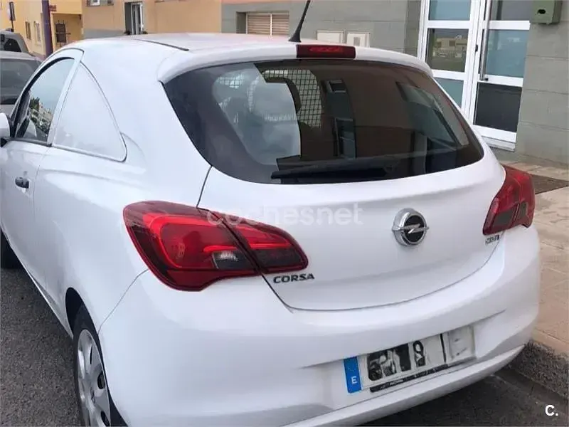 Usado Opel Corsa Business 75 CV (55 kW) 2015 Blanco Utilitario
