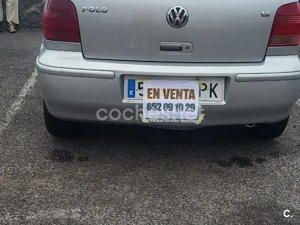 Usado VW Polo Highline 75 CV (55 kW) 2001 Gris / plata Berlina