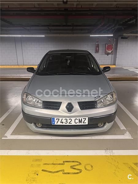 Usado Renault Mégane II Dynamique 115 CV (84 kW) 2003 Gris / plata Berlina