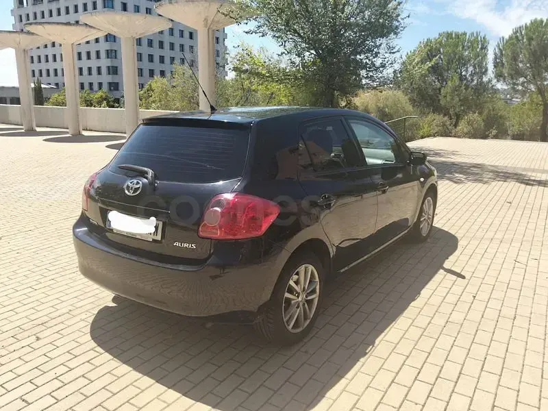 Usado Toyota Auris Active 101 CV (74 kW) 2009 Negro Utilitario